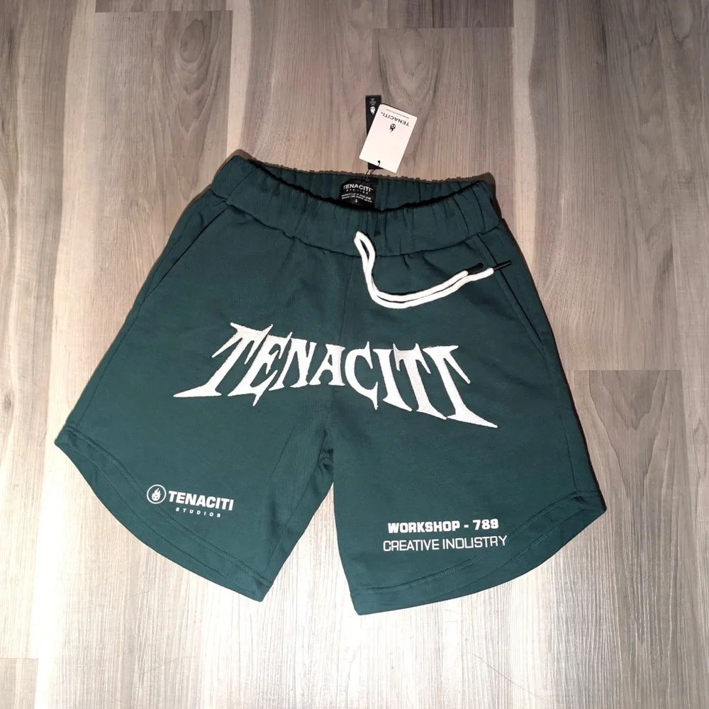 Tenaciti Men’s Shorts Forest Green NWT - Picture 1 of 4